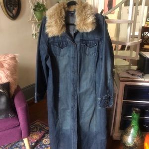 Trench blue denim jacket with a Faux Fur Collar!